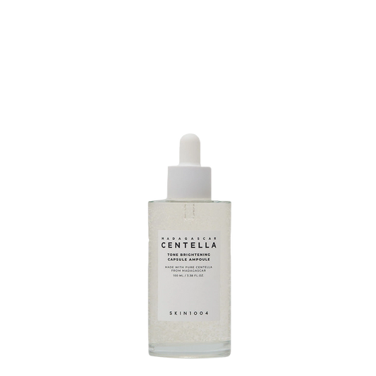 Botella de vidrio de 100 ml con gotero de la ampolla coreana Madagascar Centella Tone Brightening Capsule Ampoule de la marca Skin1004, sérum iluminador y despigmentante con microcápsulas aclarantes.