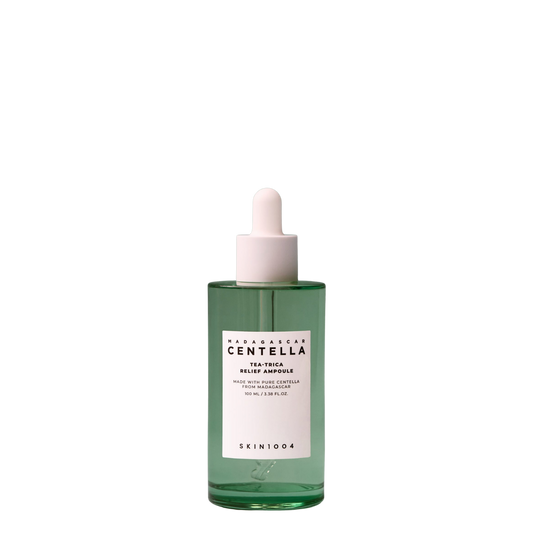 Botella de vidrio verde de 100 ml con gotero de la ampolla coreana Madagascar Centella Tea-Trica Relief Ampoule de la marca Skin1004, sérum purificante y calmante para pieles con acné.