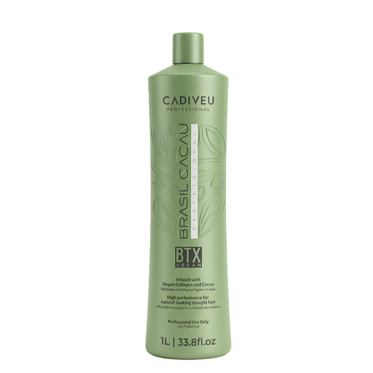 Tratamiento alisador y reductor de volumen Brasil Cacau Vegan BTX de Cadiveu, botella con producto para alisado capilar.