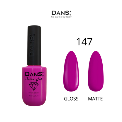 Esmalte gel Dans' Color Gel de color rosado en frasco con etiqueta, acabado brillante y uñas pintadas con el esmalte.
