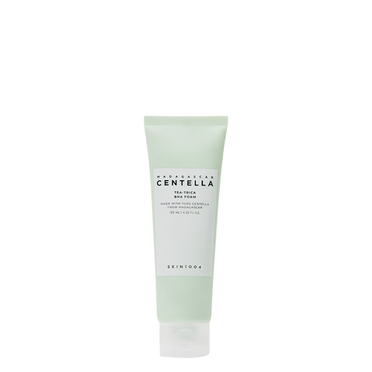 Tubo de 125 ml de la espuma limpiadora facial para pieles con acné Madagascar Centella Tea-Trica BHA Foam de la marca coreana Skin1004, gel limpiador purificante con ácido salicílico y árbol de té.
