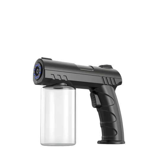 Pistola pulverizadora inalámbrica Nano Spray N9S de Casa Belleza, botella spray para aftershave y barbería, en uso.