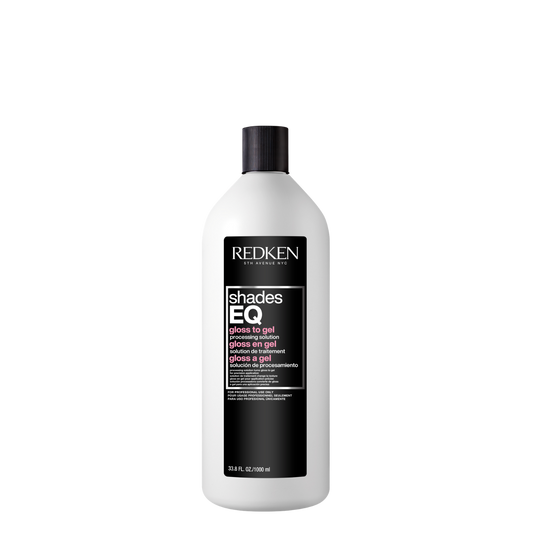 Botella de 500 ml de Shades EQ Processing Solution de la marca Redken, revelador líquido específico de 7 volúmenes (2%) para activar la coloración demi-permanente de pH ácido Shades EQ Gloss.