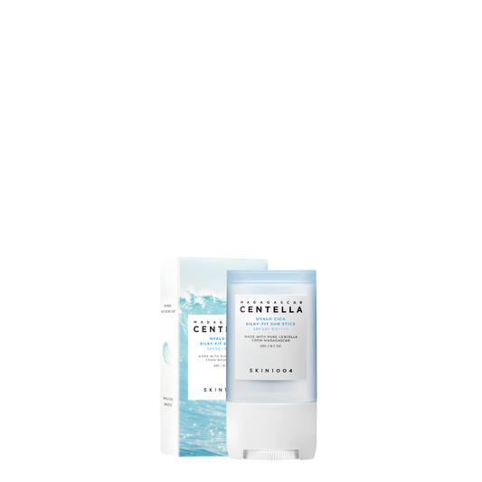 Barra de protector solar coreano Madagascar Centella Hyalu-Cica Silky-Fit Sun Stick SPF50+ PA++++ de 20 g de la marca Skin1004, fotoprotector en formato stick con acabado sedoso toque seco.