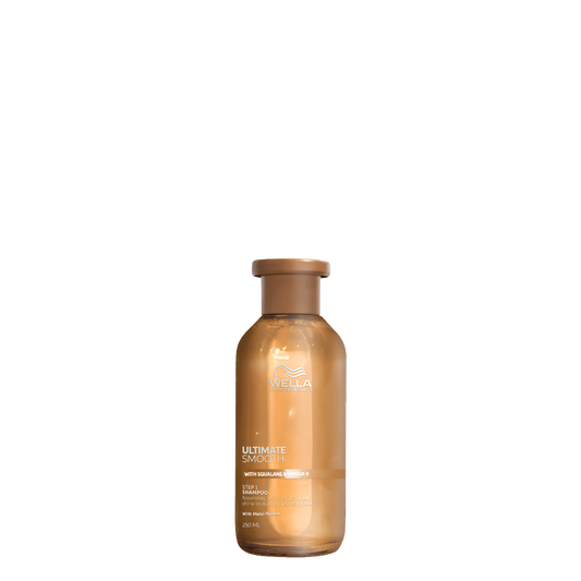 Champú Wella Professionals Ultimate Smooth, suavizante y purificante anti-frizz, botella de 250 ml con fórmula suave y nutritiva.
