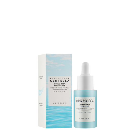 Suero facial SKIN1004 Madagascar Centella Hyalu-Cica en botella de 50 ml, con fórmula hidratante y calmante para la piel