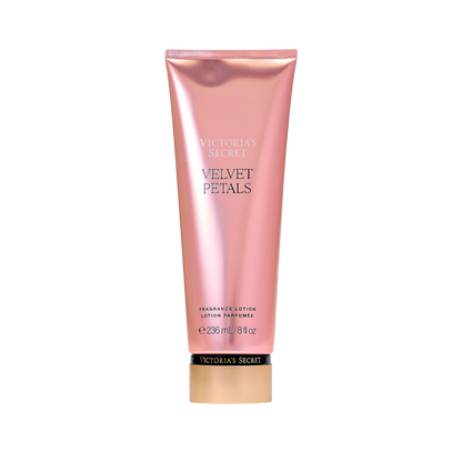 Crema corporal Victoria’s Secret Velvet Petal en frasco de 236 ml, con textura suave y aroma delicado.