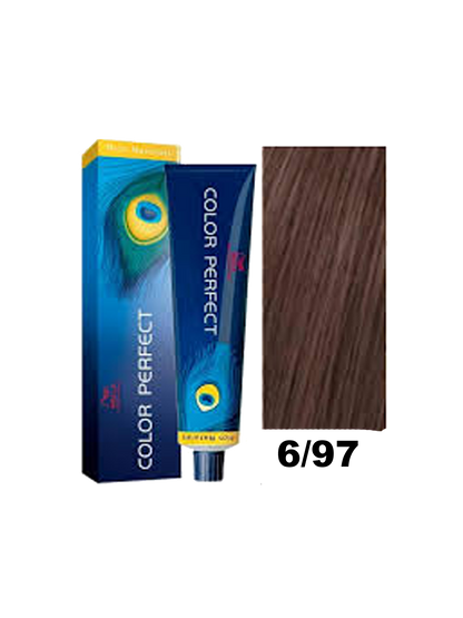 Tinte Color Perfect Wella en tono 6.97, color rubio oscuro con reflejos dorados, en envase de color negro y dorado.