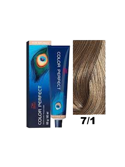 Tinte Wella Color Perfect tono 7.1 con cabello teñido rubio claro y brillante en un fondo neutro.