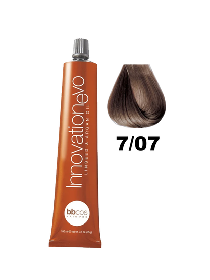 Tinte Innovation BBcos de la marca BBCOS en botella con etiqueta, listo para aplicar en cabello.